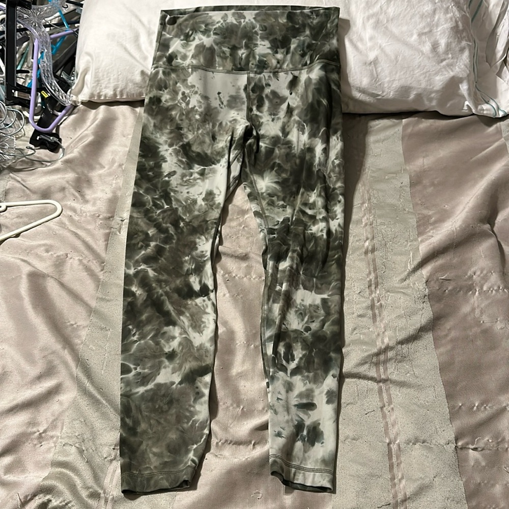 Lululemon leggings size 10, cool green tye dye print